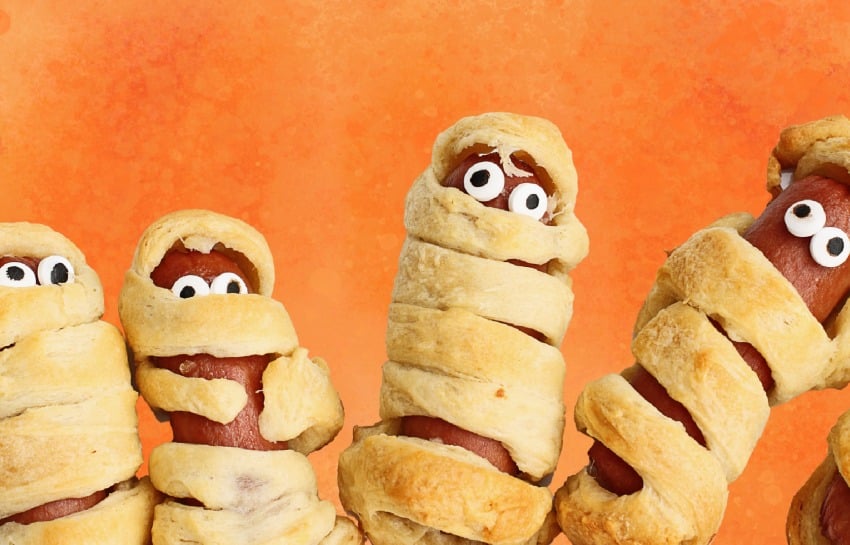 Mummy style hot dog snack